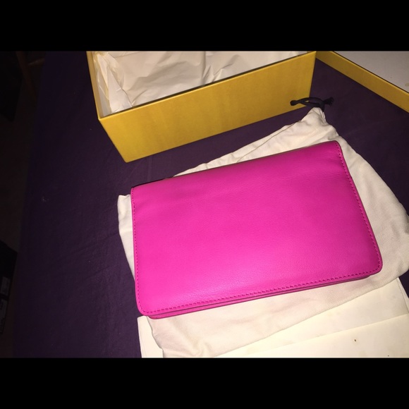 FENDI PINK LEATHER PURSE NEW CONDITION - Picture 2 of 4